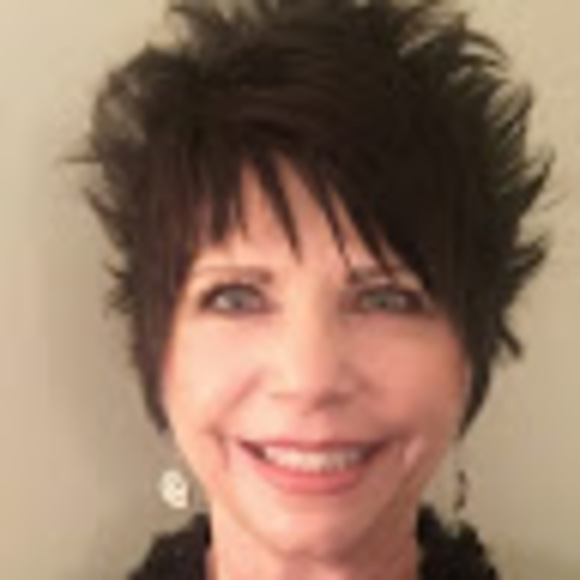 Profile Picture of Debbie Patrick (@dstanfor1215) on Poshmark