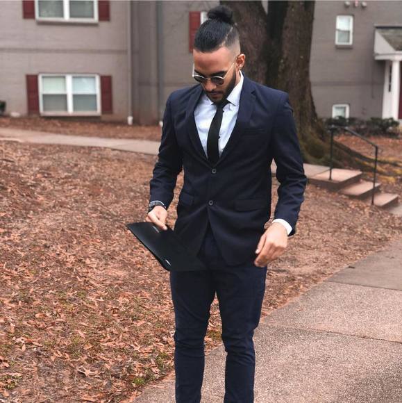 Profile Picture of Arismendy Hidalgo (@aris_eljoe) on Poshmark