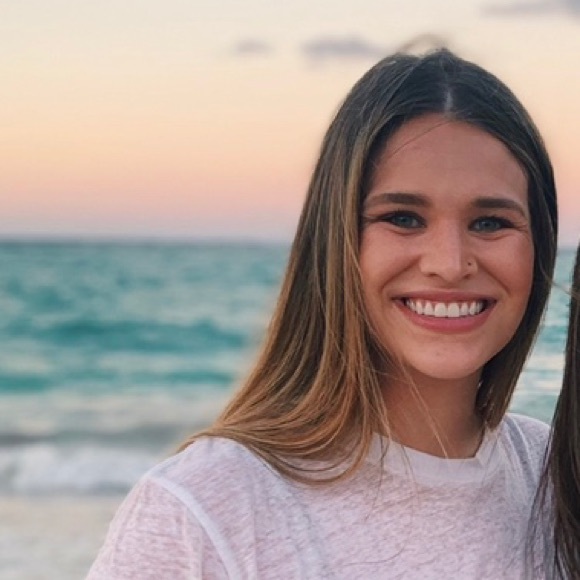 Profile Picture of Abby Klueh (@abbyklueh19) on Poshmark