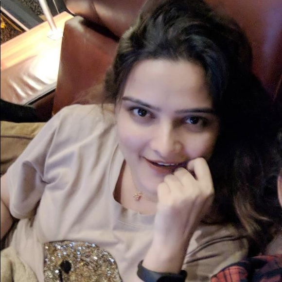 Profile Picture of Trisha Singh (@trisingh) on Poshmark