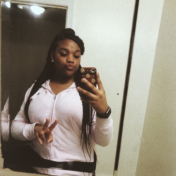 Profile Picture of Jade Baldwin (@loolatjadeyyy) on Poshmark