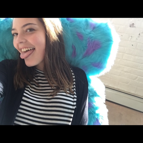 Profile Picture of Emma Hoberman (@emmahoberman) on Poshmark