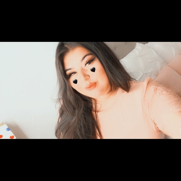 Profile Picture of Jennifer Ruiz (@jeru1430) on Poshmark