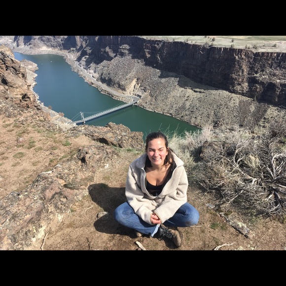 Irina Angelova - Poshmark Profile Picture of Irina Angelova (@irinaan) on Poshmark