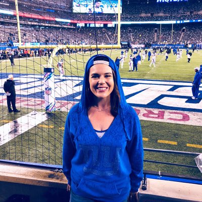 Profile Picture of Laura Weiner (@LauraWeiner2) on Twitter