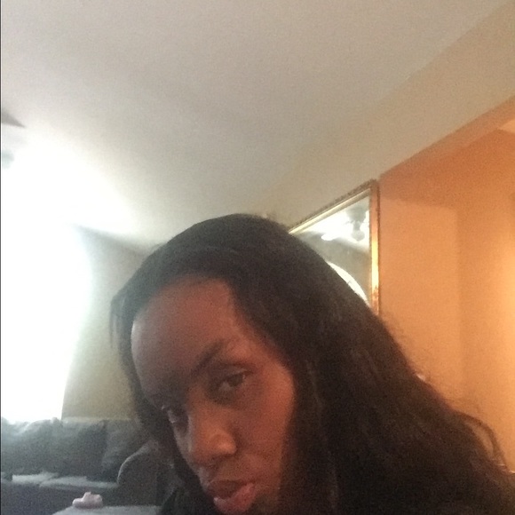 Profile Picture of Cheryl Andrews (@cheryl_23) on Poshmark