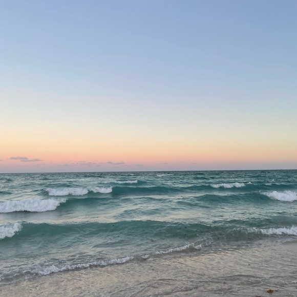 Profile Picture of Tegan Redar (@teganaredar) on Poshmark