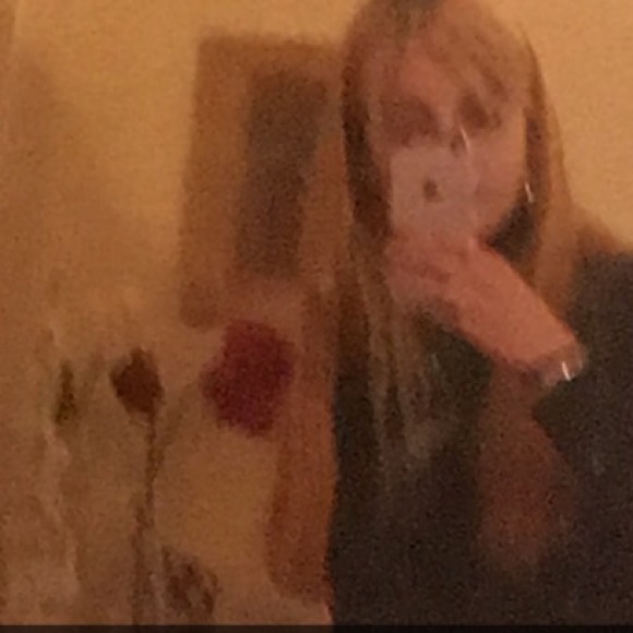 Nadja Tarabara - Poshmark Profile Picture of Nadja Tarabara (@catmagics) on Poshmark