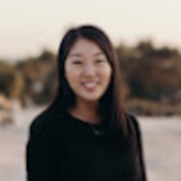 Profile Picture of Andrea Chung (@andreachung172) on Poshmark