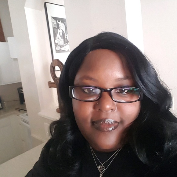 Profile Picture of Shawanda Matthews (@shawanda39) on Poshmark