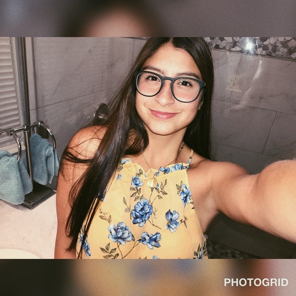 Profile Picture of Andrea Calzadilla (@calzandrea) on Poshmark