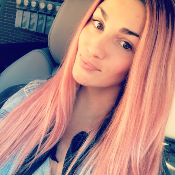 Profile Picture of Christa Geiser (@cdgeiser) on Poshmark