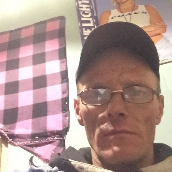 Profile Picture of Jeff Roland (@jeff_roland) on Poshmark