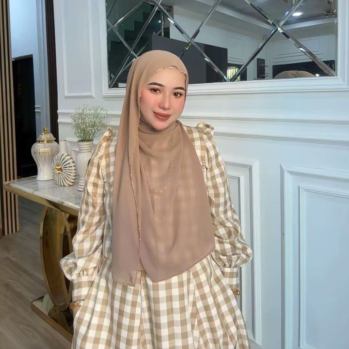 Profile Picture of AJ SCARVES (@aniescarves) on Tiktok