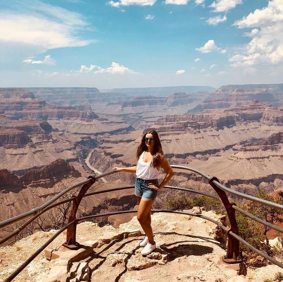 Profile Picture of Vasylyna Lenyk (@nlenyk) on Poshmark