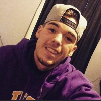 Profile Picture of Evan Sean Junker (@EvanJ12) on Twitter