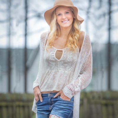 Profile Picture of Tess Carlson (@tesscarlson8) on Twitter