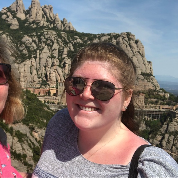 Profile Picture of Katherine Quinn (@katherine97658) on Poshmark