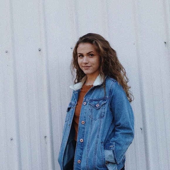 Profile Picture of Irelind Stakem (@irelindraes) on Poshmark