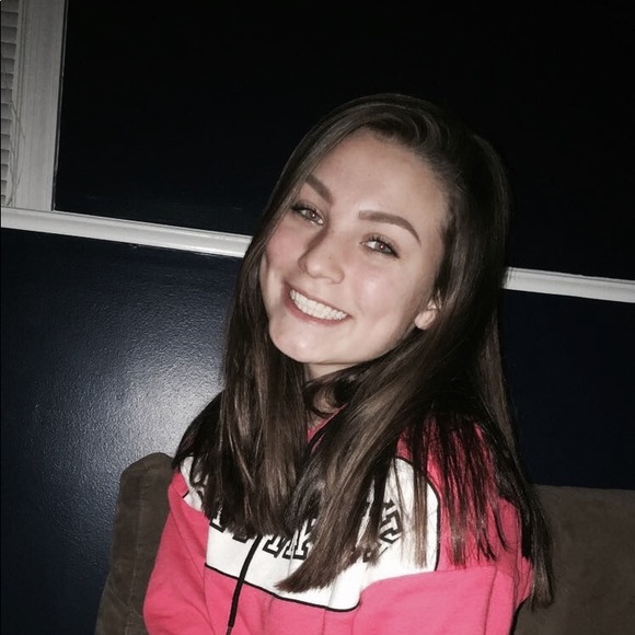 Profile Picture of Ciera Page (@cierapage) on Poshmark