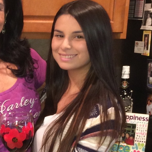 Profile Picture of Amber Bacon (@aebacon) on Poshmark