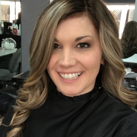 Profile Picture of Nicole Leamons (@nicoleleamons) on Poshmark
