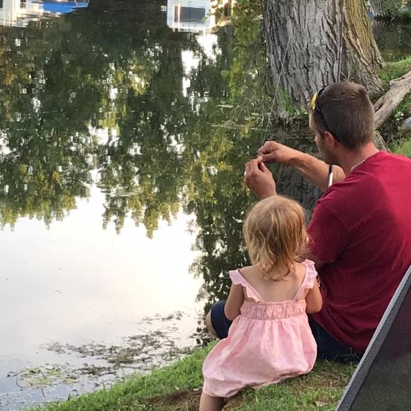 Profile Picture of Ashley Droelle (@ashley_guinther) on Poshmark