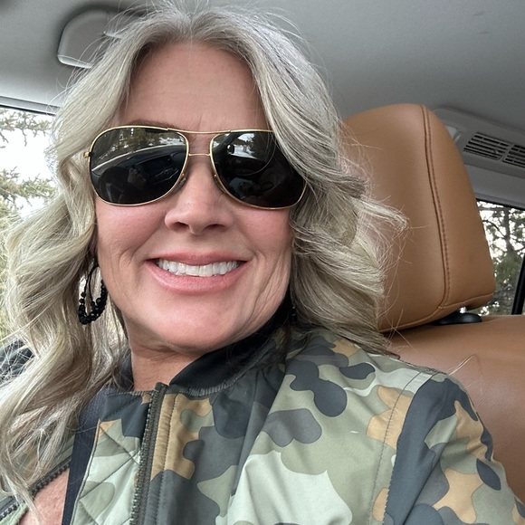 Profile Picture of Dawn Tahaney (@dawn_tahaney) on Poshmark