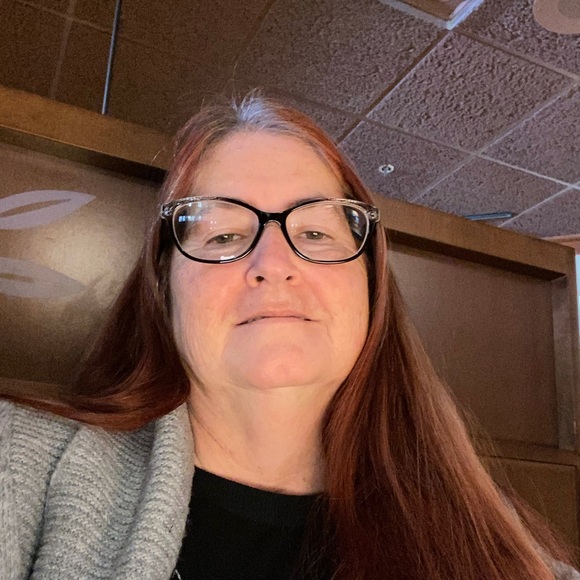 Profile Picture of Karen Minahan (@karenminahan) on Poshmark