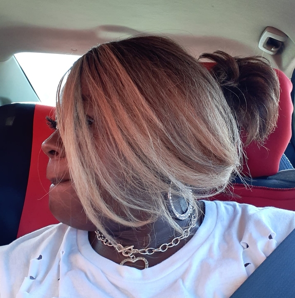 Profile Picture of Radiah Munir (@radiah73) on Poshmark