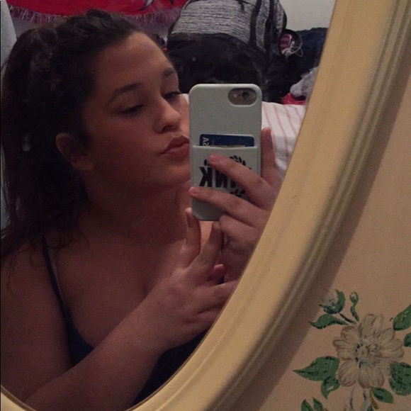 Profile Picture of Jillian Voetsch (@jillianmv) on Poshmark