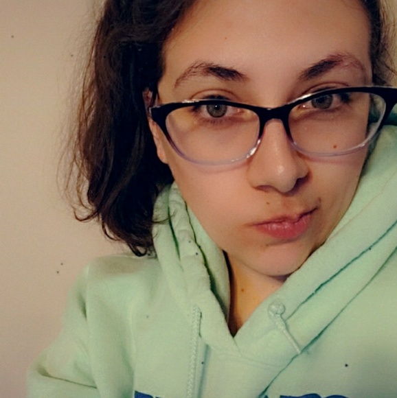 Katie Thilavong - Poshmark Profile Picture of Katie Thilavong (@kguevara37) on Poshmark