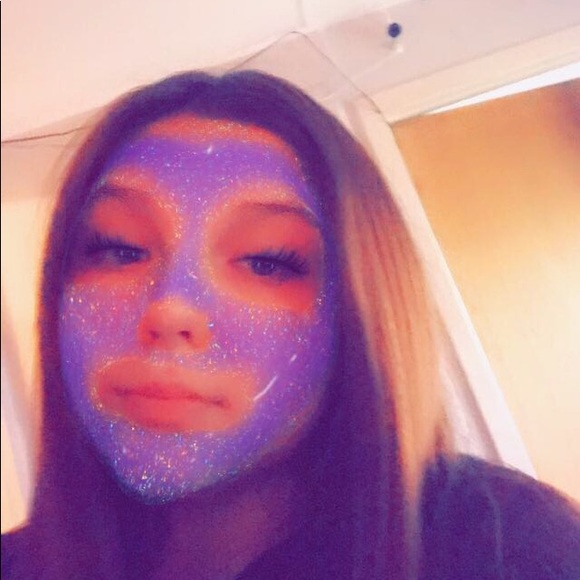 Profile Picture of Melonie Patsey (@melonie1212) on Poshmark