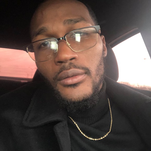 Profile Picture of George Robertson (@georgerobertson) on Poshmark