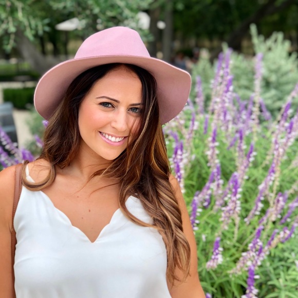 Profile Picture of Aimee Svachula (@aimee_sva) on Poshmark