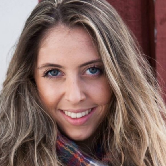 Profile Picture of Rikki Teddleton (@rikkit) on Poshmark