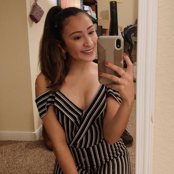 Profile Photo of Clarissa Dominguez (@clarissadomi549) on Poshmark