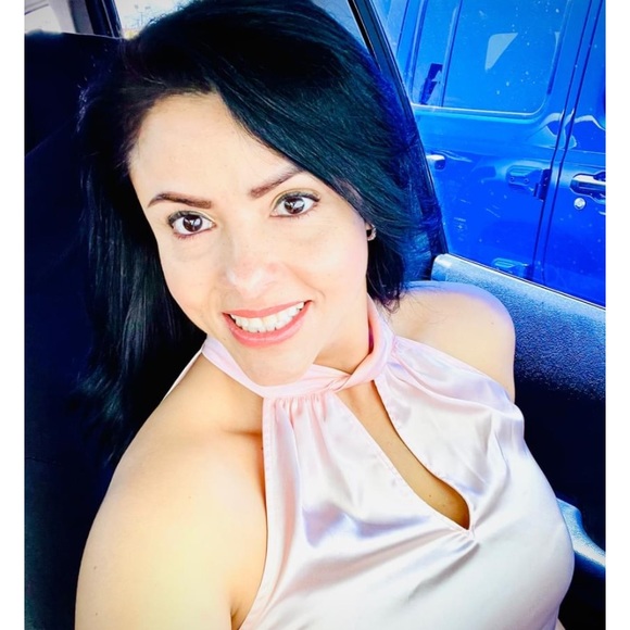 Profile Picture of Luz Bedoya (@luzbedoya547) on Poshmark