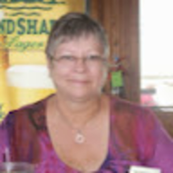 Profile Picture of Kathy Dunn (@kathydunn50) on Poshmark