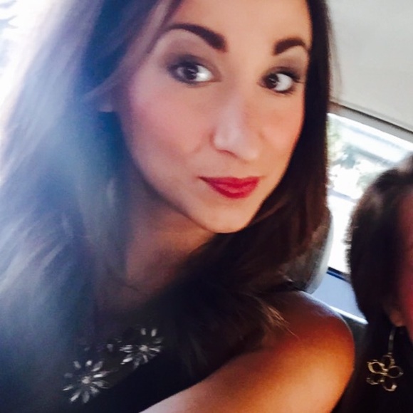 Profile Picture of Audrey Thomas (@audreyb12) on Poshmark