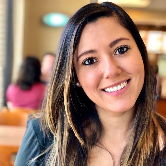 Profile Picture of Julia Blackburn (@julbug7) on Poshmark