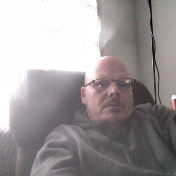 Profile Picture of Robert Vandevender (@r_vandevender) on Poshmark