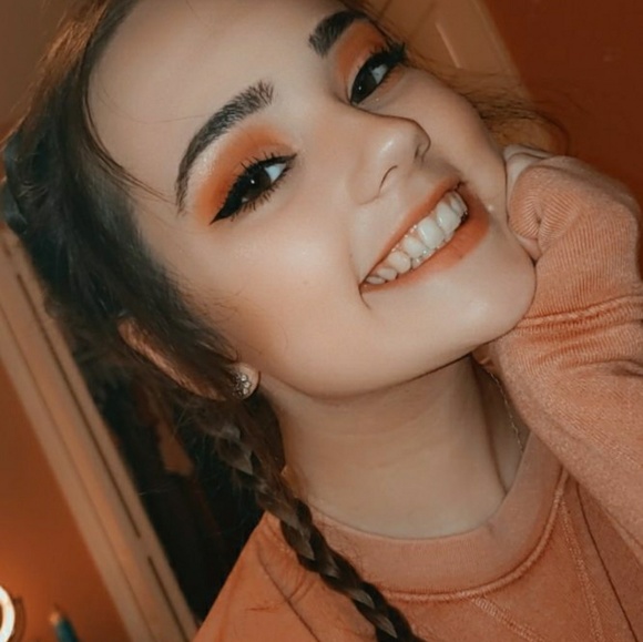 Profile Picture of Clare Perttula (@cpertt) on Poshmark