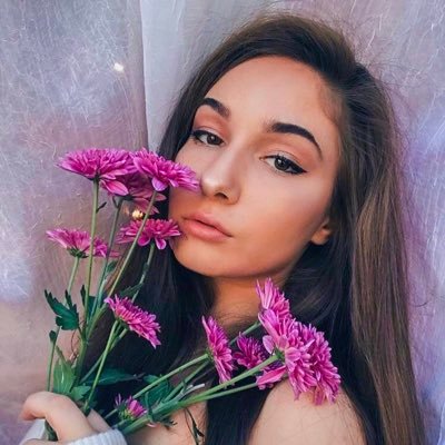 Profile Picture of Julia Loves Louis (@WORLDLWT) on Twitter