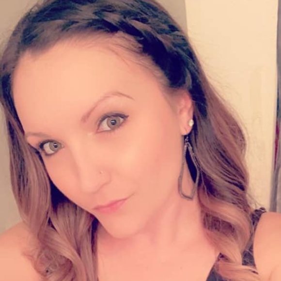 Profile Picture of Jenae Stephens (@jenae_stephens) on Poshmark