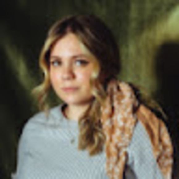 Profile Picture of Sydney Vandine (@sydneyvandine) on Poshmark