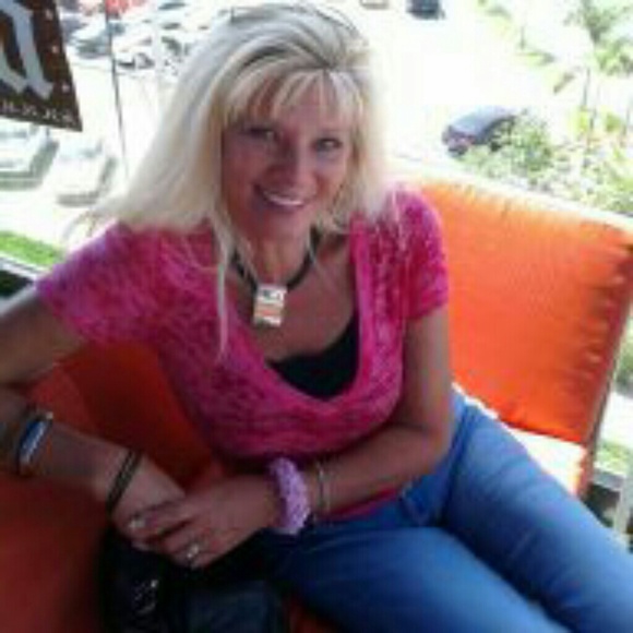 Profile Picture of Tora Tepfer (@toratepfer6261) on Poshmark