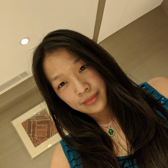 Profile Picture of Yi hua Huang (@yihua3) on Poshmark