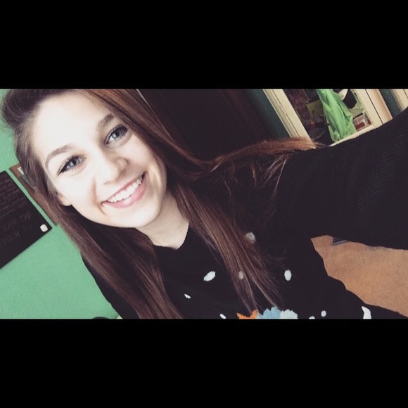 Profile Picture of Alaina Stewart (@alaina36_) on Poshmark