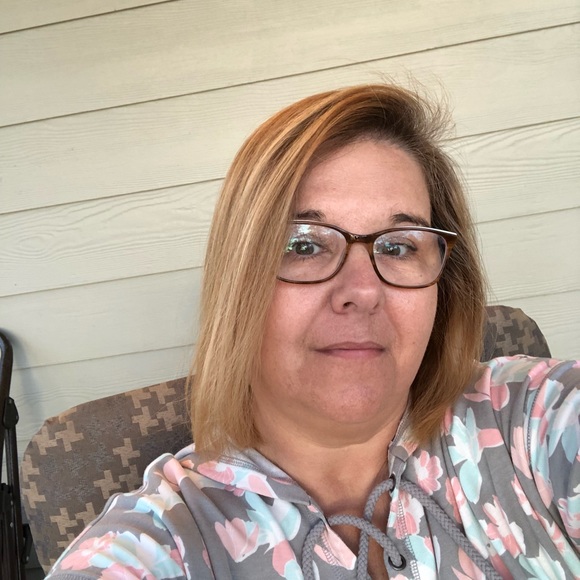 Profile Picture of Brenda Hires (@o2babug) on Poshmark